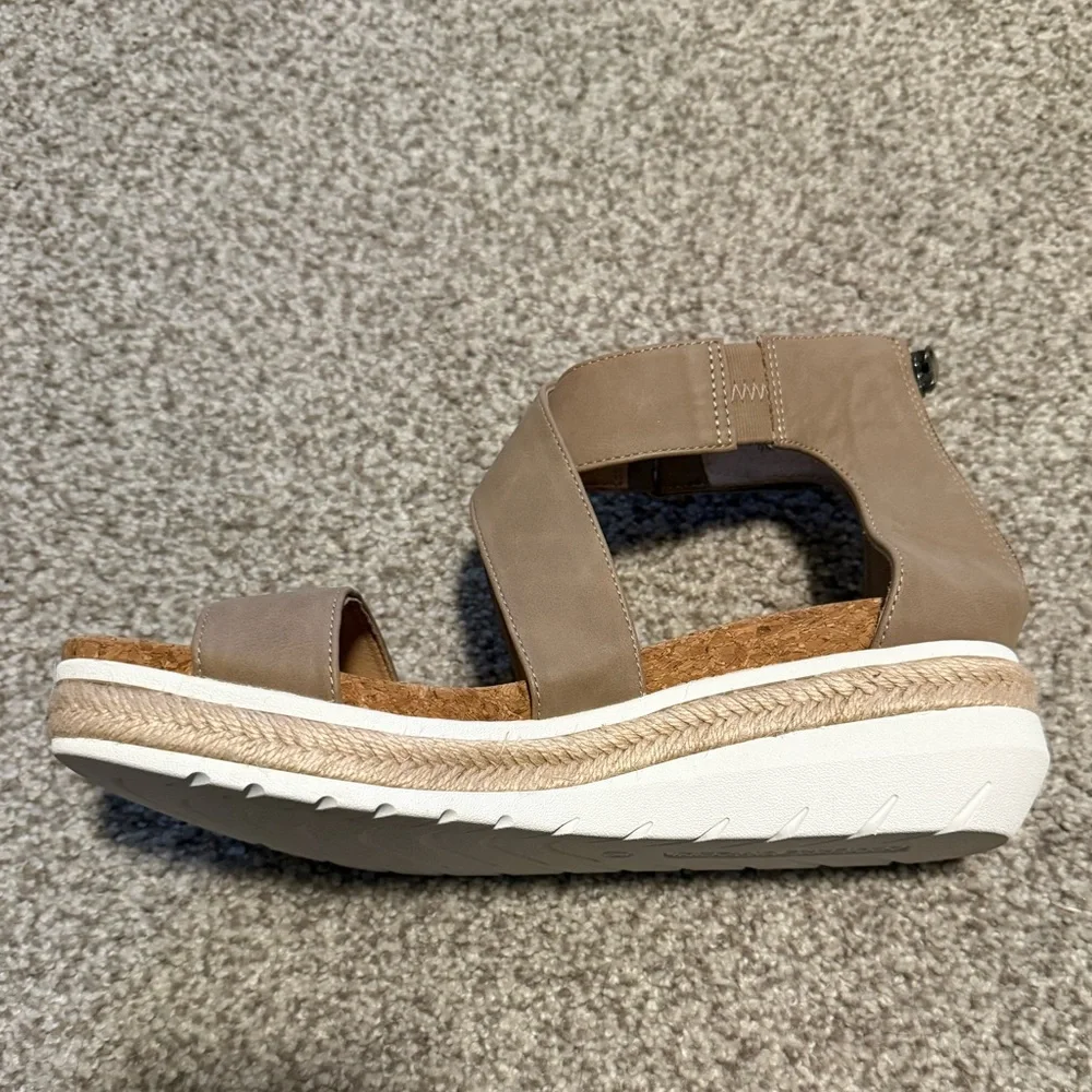 NWOT Adrienne Vittadini Cape May Wedge - Picture 3 of 7